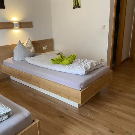 Zur Linde Affittacamere 3*