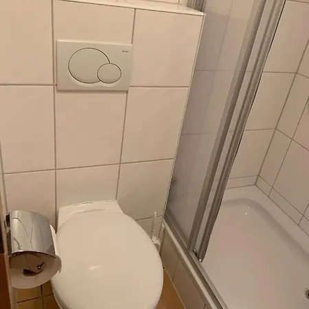 Zur Linde 3*