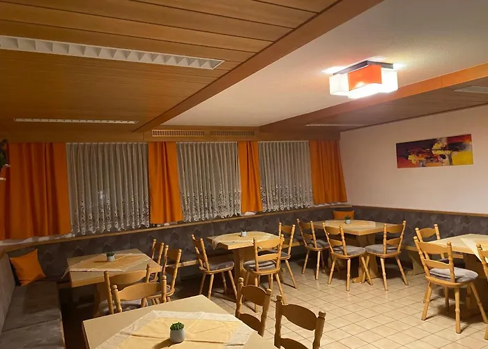 Zur Linde Pensionat 3*